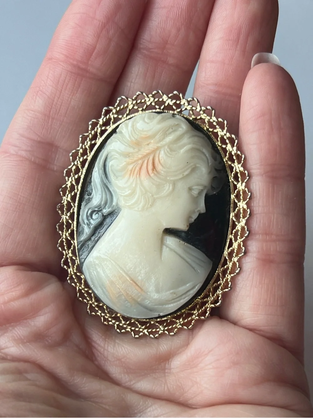 Vintage Cameo Left Facing Brooch and Pendant with Gold Tone Filigree Open Work